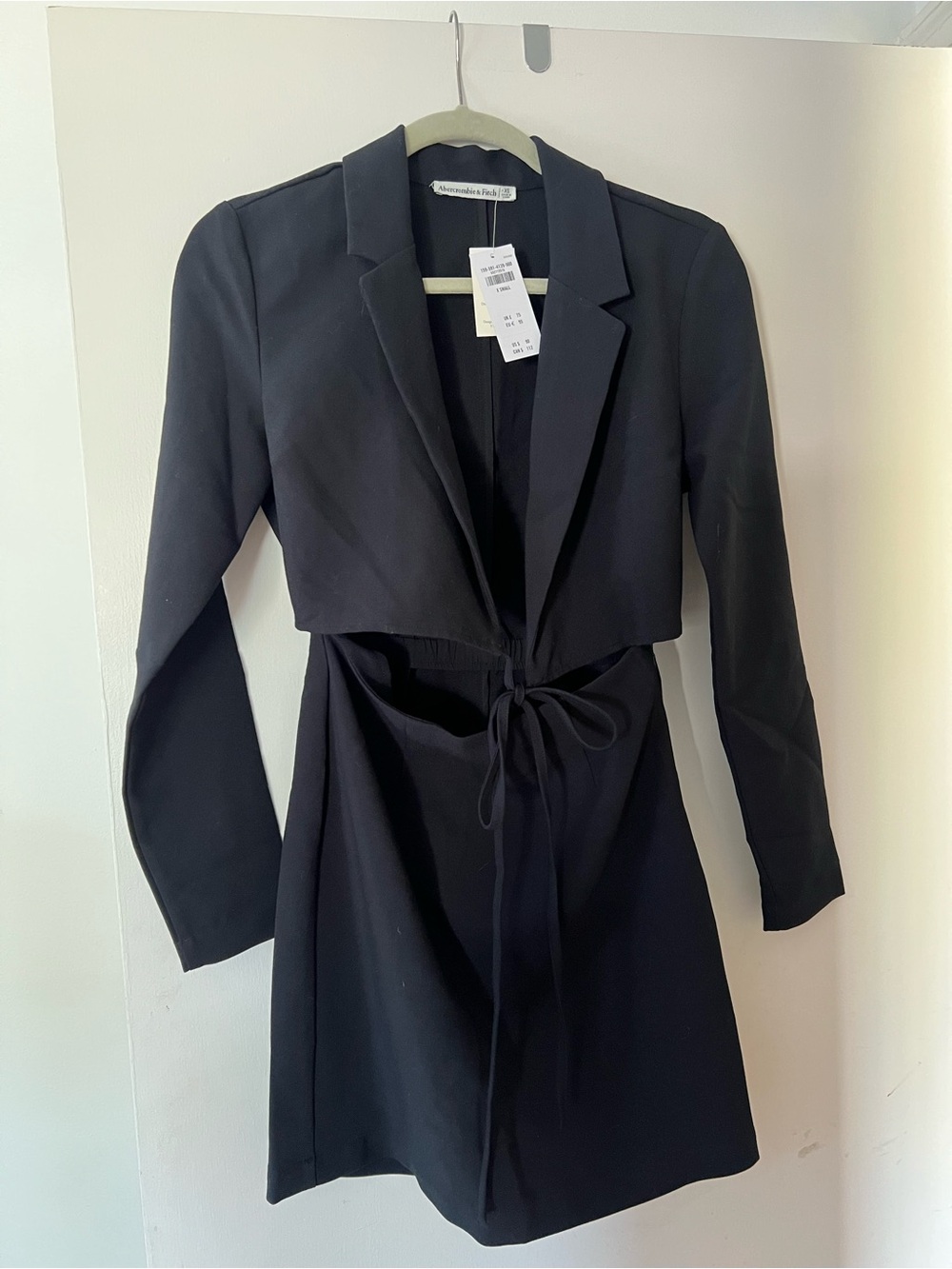 BRAND NEWAbercrombie & Fitch Black Tie-Front Blazer